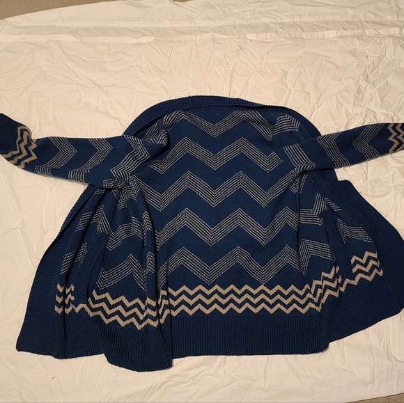 Sweater - Picture 3 of 4